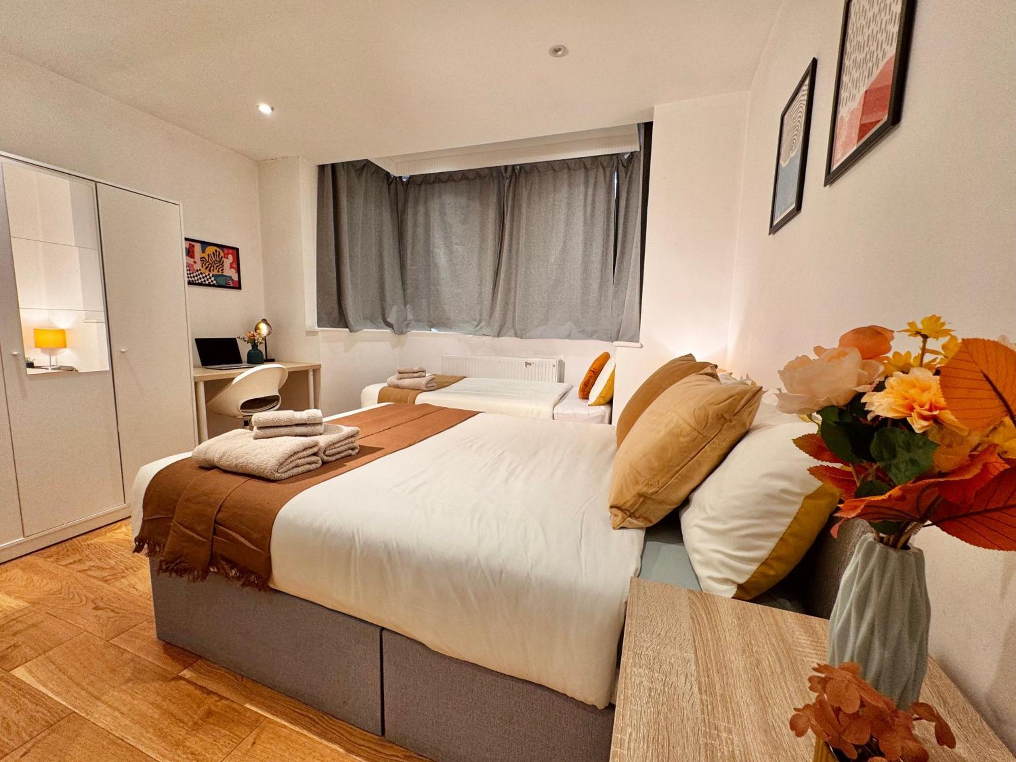 En-Suites With Free Parking 30Min To Central ロンドン エクステリア 写真