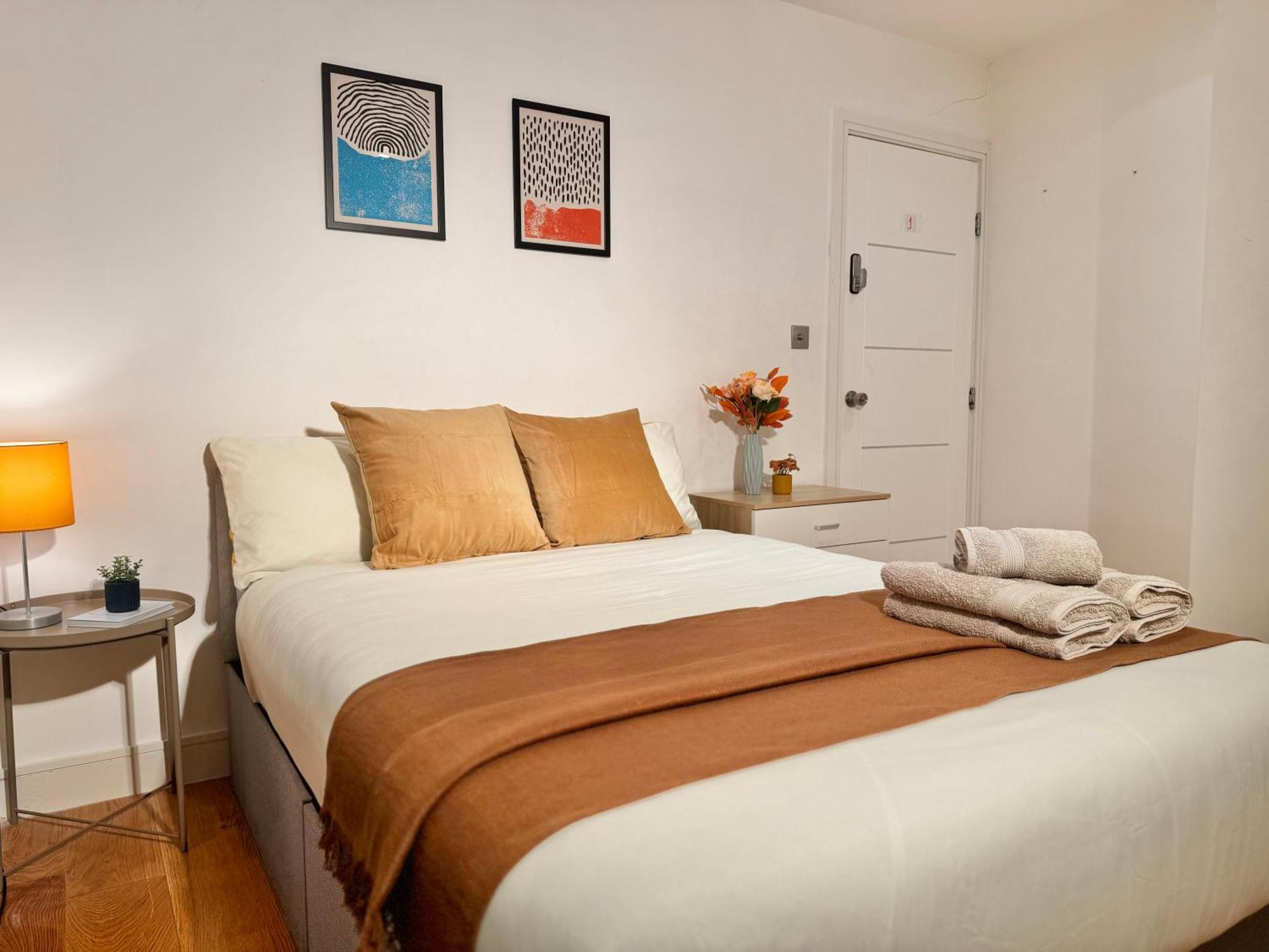 En-Suites With Free Parking 30Min To Central ロンドン エクステリア 写真
