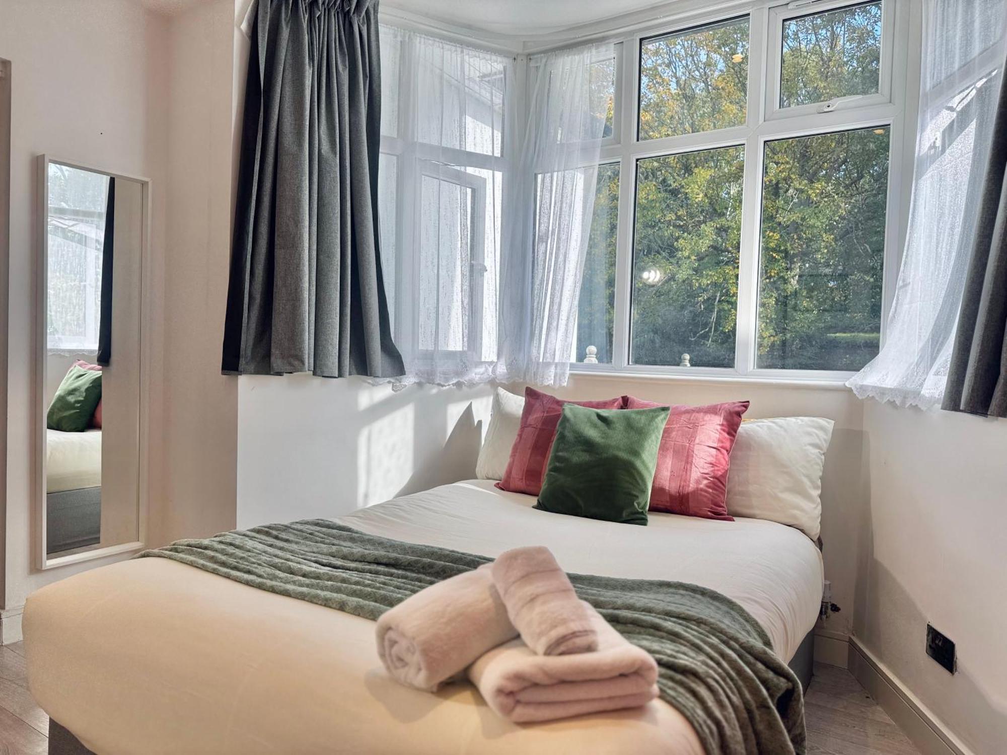 En-Suites With Free Parking 30Min To Central ロンドン エクステリア 写真