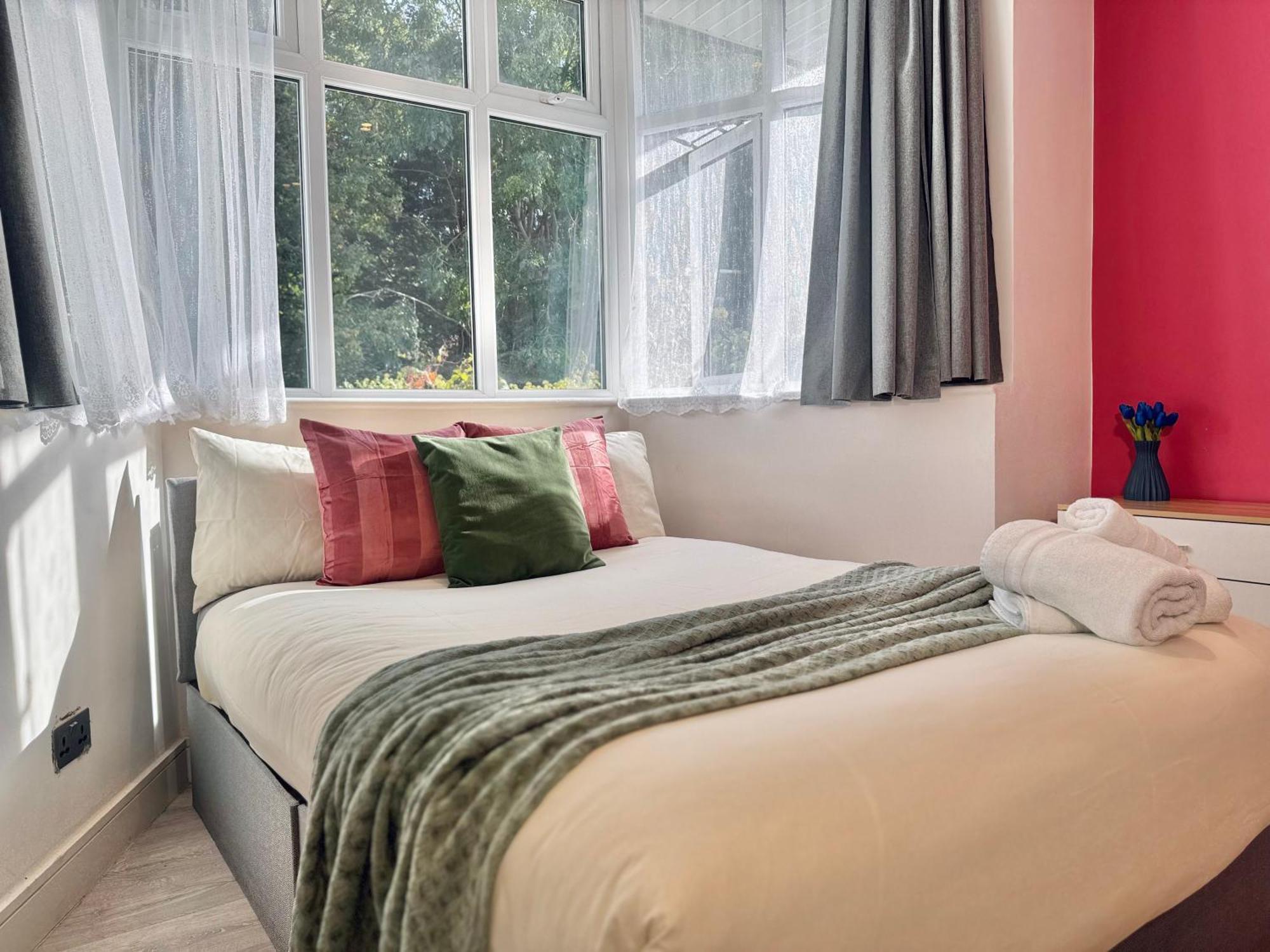 En-Suites With Free Parking 30Min To Central ロンドン エクステリア 写真