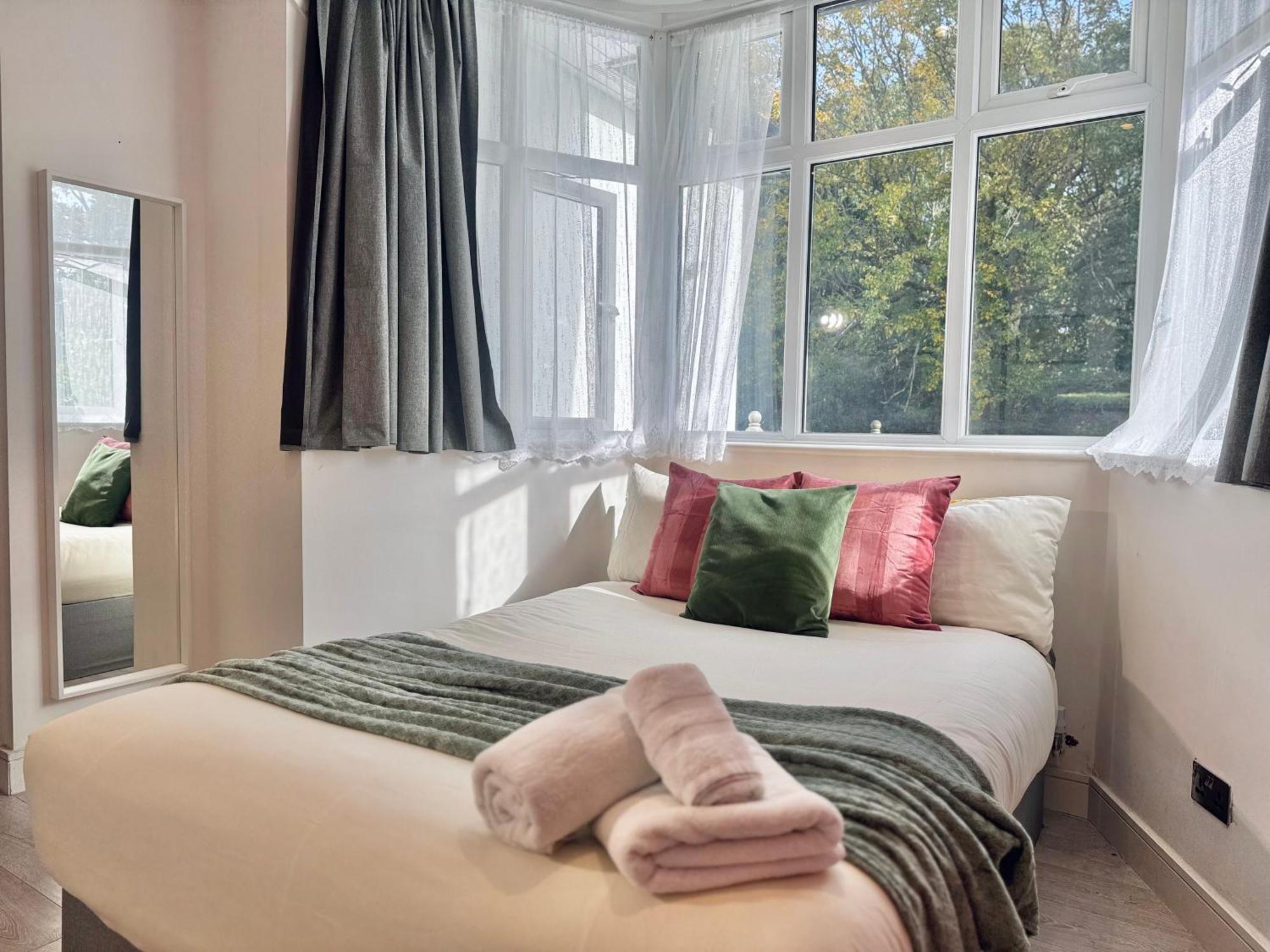 En-Suites With Free Parking 30Min To Central ロンドン エクステリア 写真
